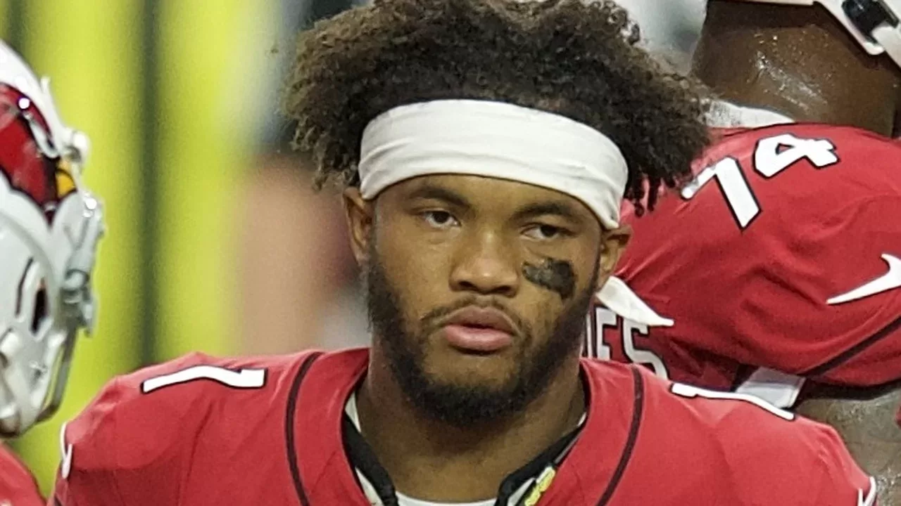 Kyler Murray en accion durante un partido de la NFL