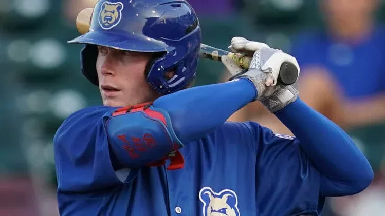 Pete Crow-Armstrong, jardinero de los Chicago Cubs, en un turno al bate