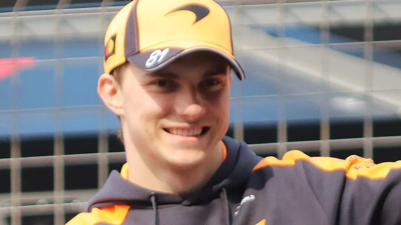 Oscar Piastri en el paddock de Formula 1