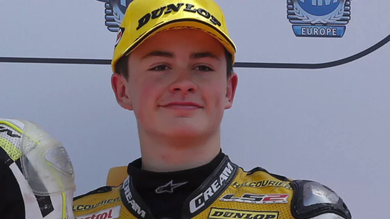 Manuel Gonzalez, piloto de Moto2, en el podio