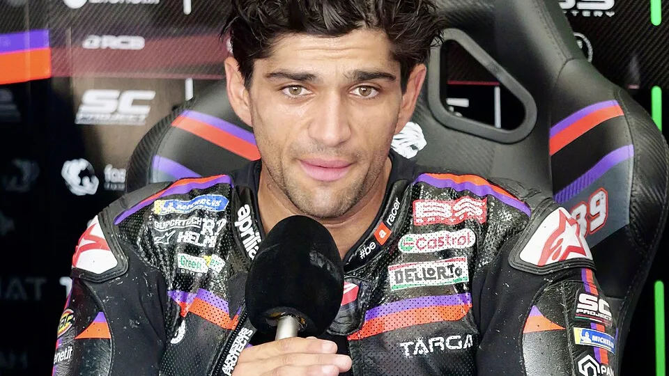 Jorge Martín, piloto de MotoGP, en el box de su equipo